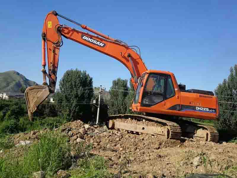 Found a Doosan DH225 excavator in good working